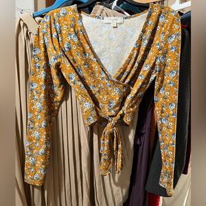 Floral Wrap Top in size Medium by No comment